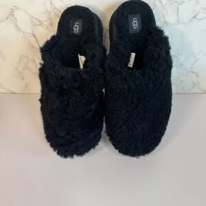 Black UGG Plush Platform Slippers Women's Size 9 Fluffy Cozy Warm‎